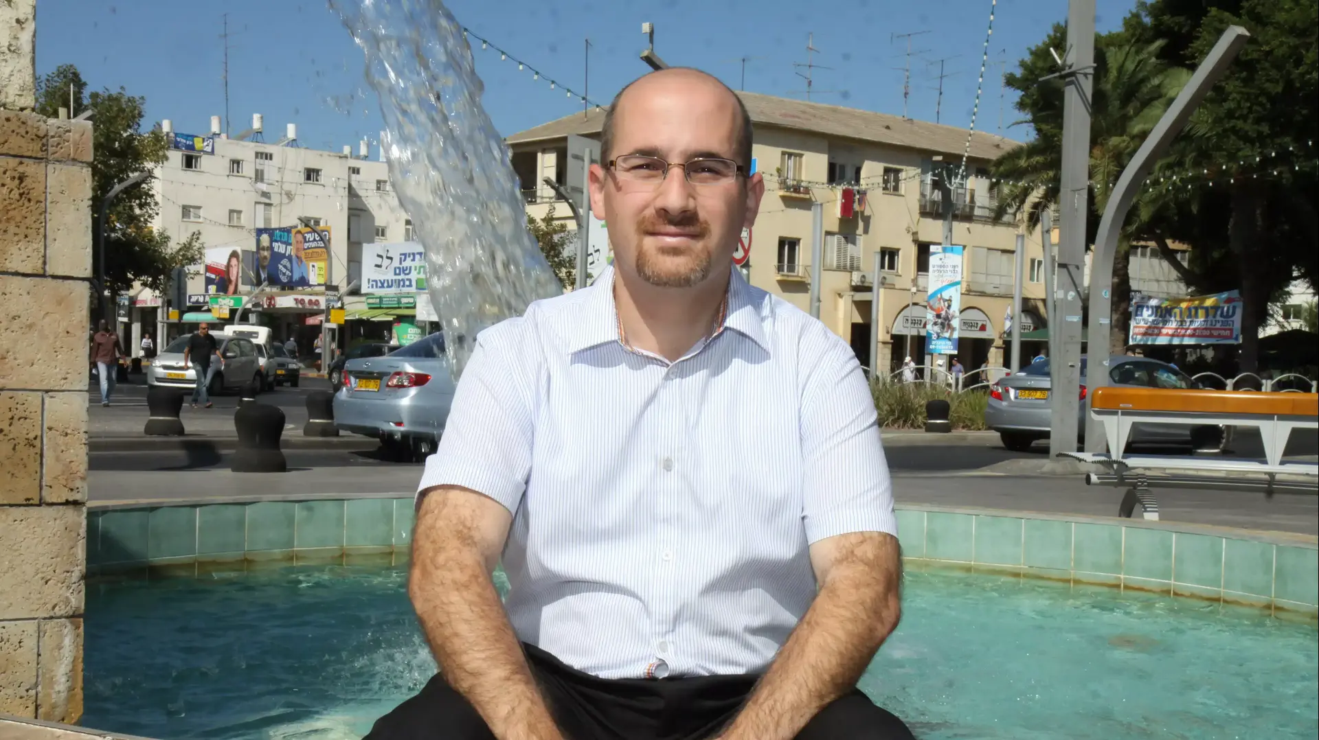 ירון עולמי מועמד לראשות עיירת הרצליה- מבקר העיר, אוקטובר 2013 ירון עולמי מועמד לראשות עיירת הרצליה- מבקר העיר, אוקטובר 2013