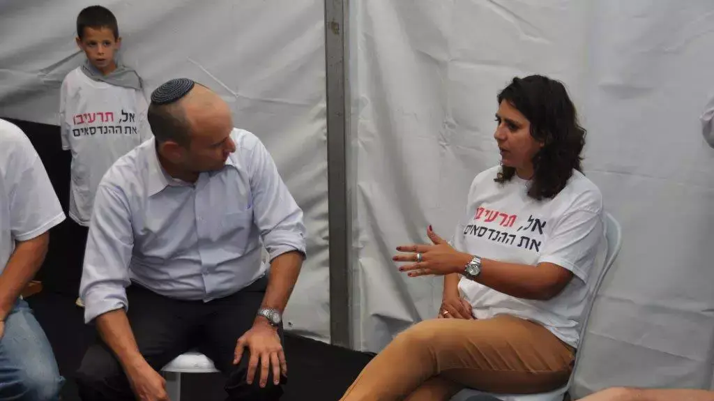 שר הכלכלה בנט מבקר במאהל המחאה של ועד ראשי המכללות הטכנולוגיות, אוקטובר 2013