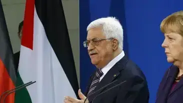 קנצלרית גרמניה אנגלה מרקל ויו"R הרשות הפלסטינית אבו מאזן נפגשו בברלין, אוקטובר 2013