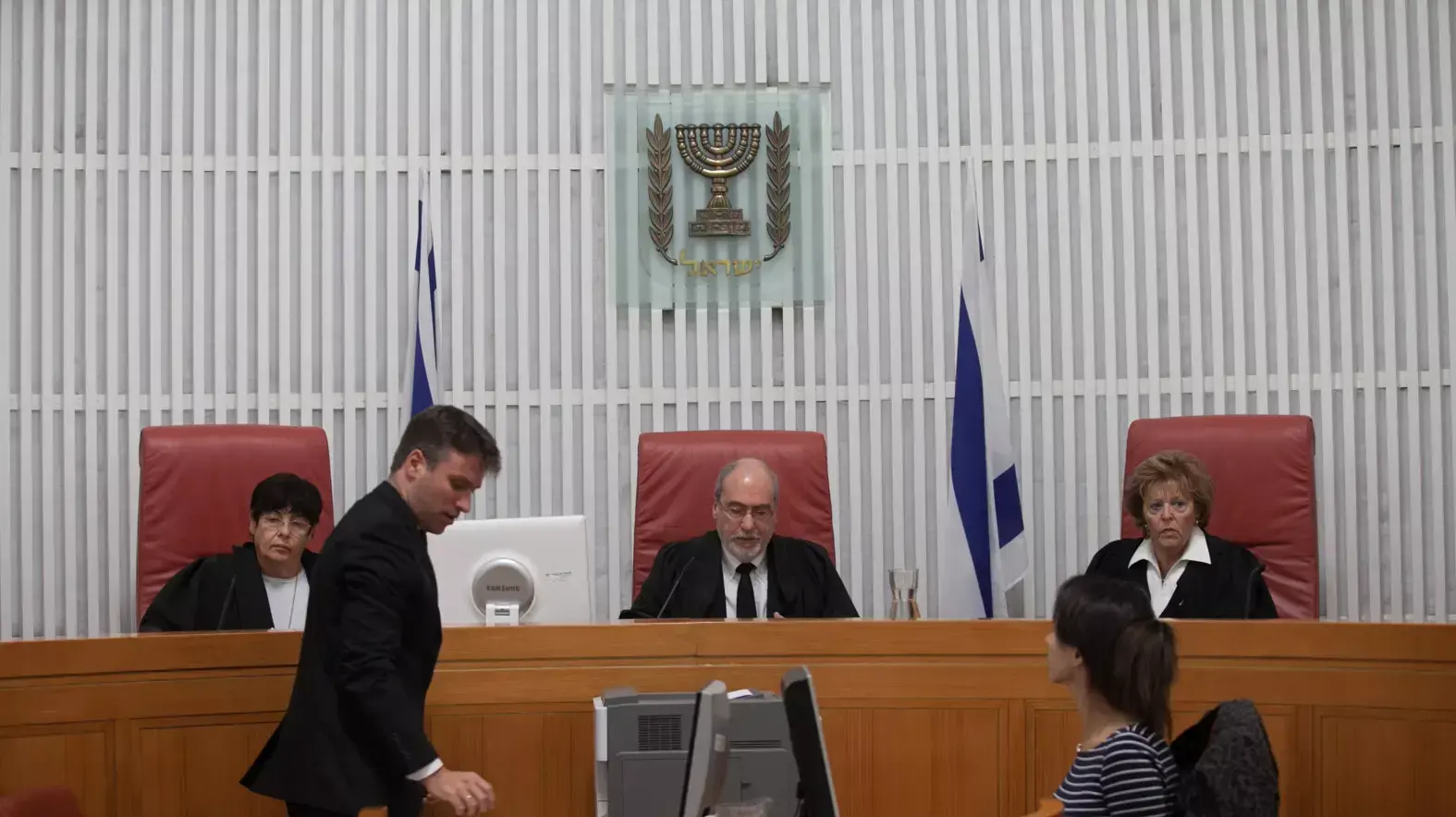 דיון אומ"ץ לחיאני בבית משפט העליון בפני כב' השופט ונשיא בית המשפט העליון אשר גרוניס, כב' השופטת עדנה ארבל וכב' השופטת מרים נאור, אוקטובר 2013 דיון אומ"ץ לחיאני בבית משפט העליון בפני כב' השופט ונשיא בית המשפט העליון אשר גרוניס, כב' השופטת עדנה ארבל וכב' השופטת מרים נאור, אוקטובר 2013