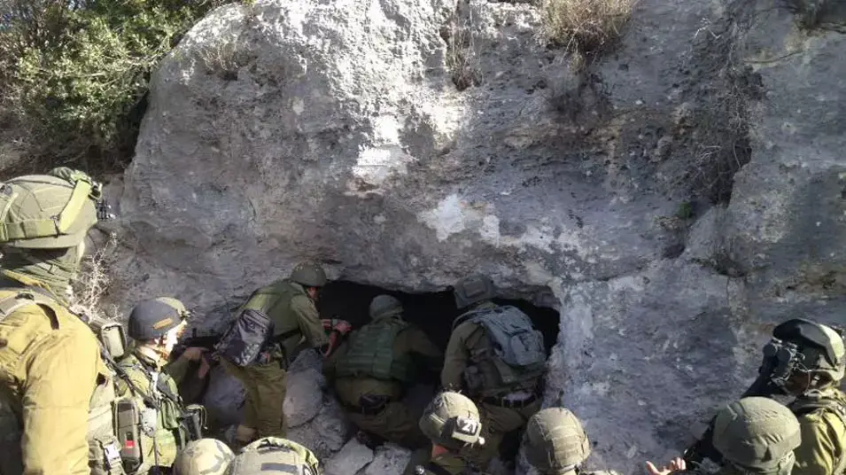 כוחות צה"ל במערה בה חוסל המחבל בבילעין כוחות צה"ל במערה בה חוסל המחבל בבילעין