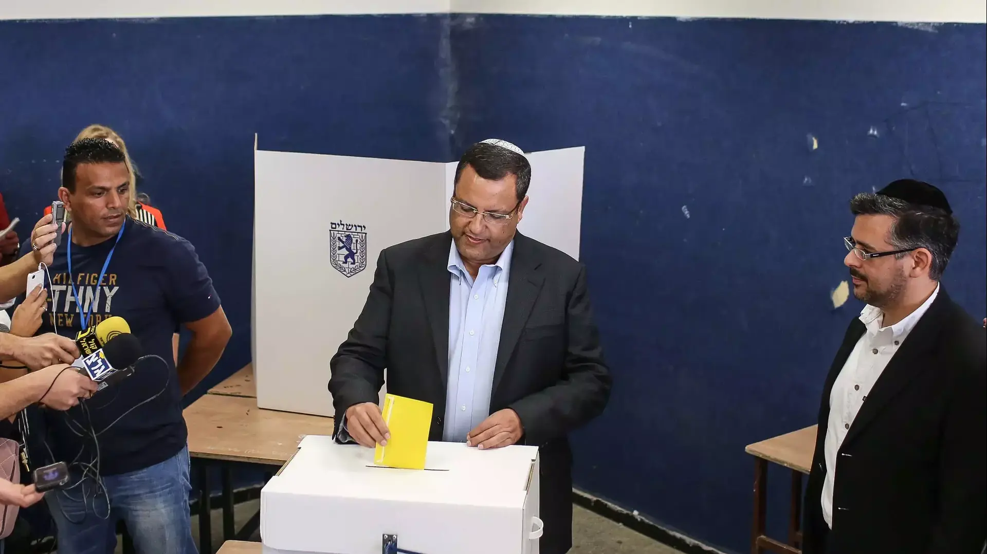 משה ליאון מצביע בירושלים משה ליאון מצביע בירושלים