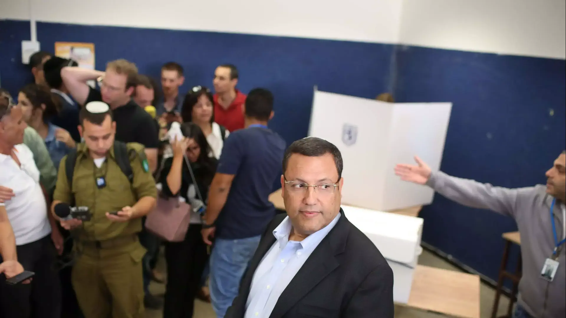 משה ליאון מצביע בירושלים משה ליאון מצביע בירושלים