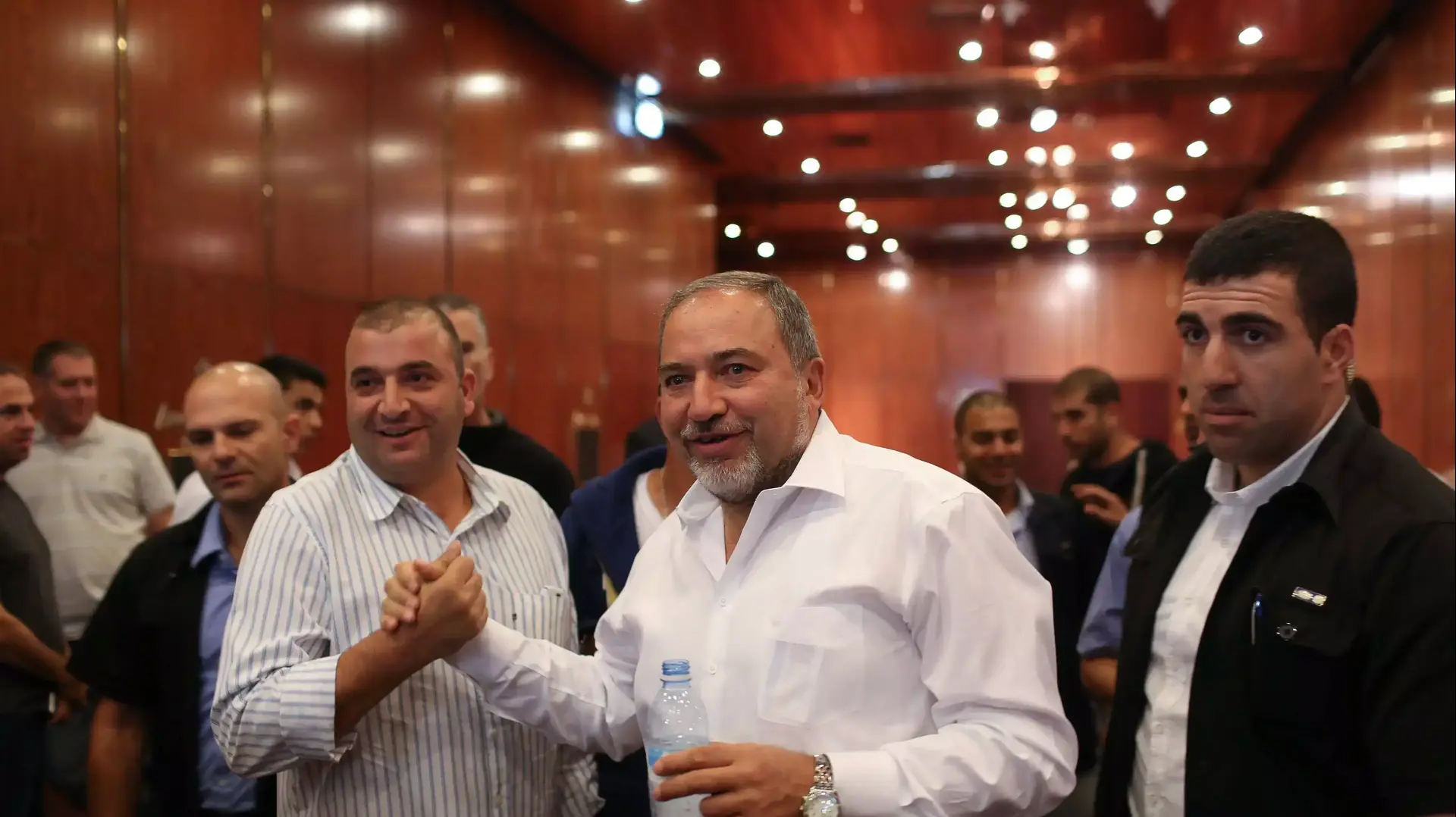 בחירות מקומיות- ליברמן מבקר במטה של משה ליאון, אוקטובר 2013 בחירות מקומיות- ליברמן מבקר במטה של משה ליאון, אוקטובר 2013