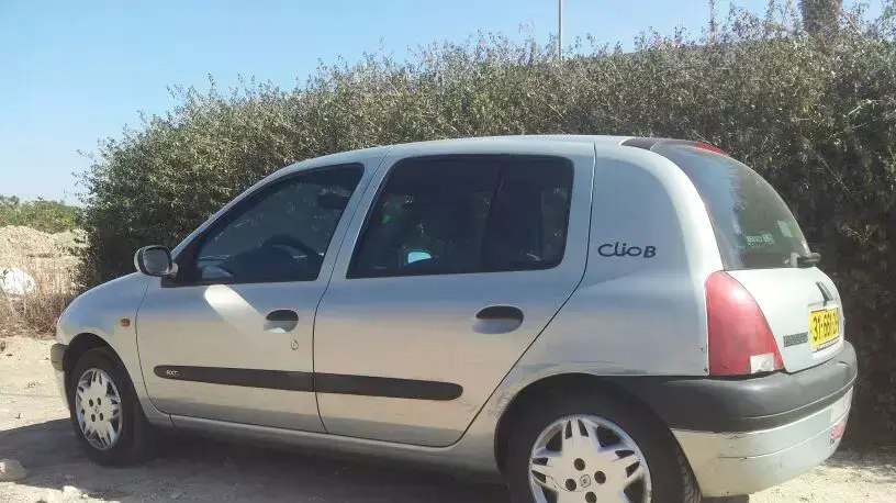 הרכב בו נמצא אבנר טווק באשקלון החשוד ברצח של נאוה חן בתל מונד הרכב בו נמצא אבנר טווק באשקלון החשוד ברצח של נאוה חן בתל מונד