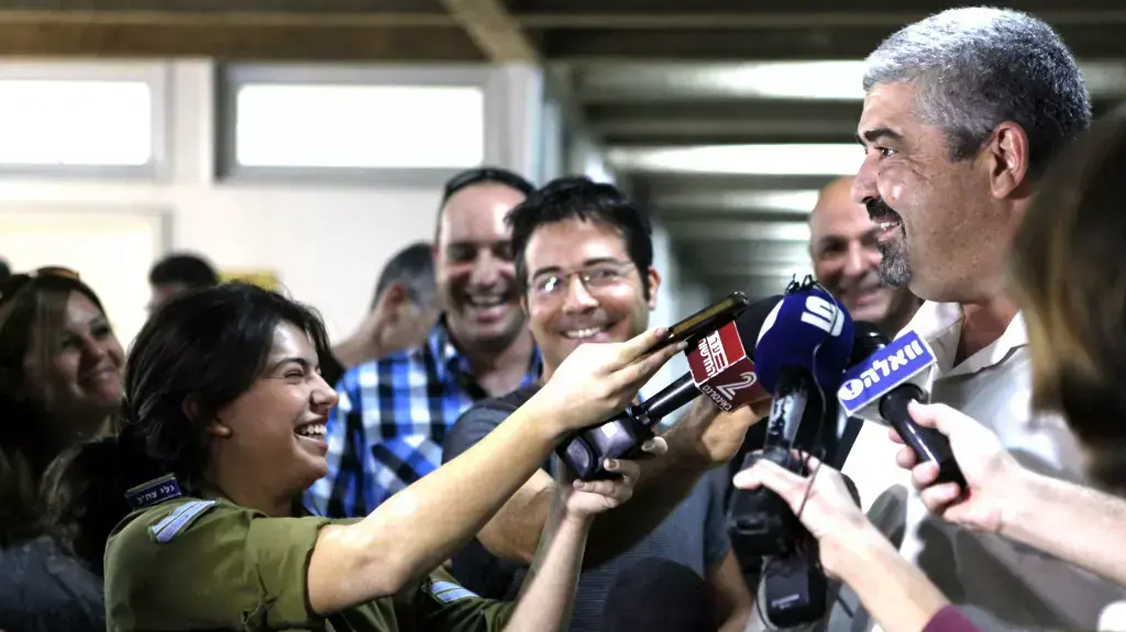כתב אישום הוגש הבוקר לשלמה לחיאני ראש עיריית בת ים, אוקטובר 2013 כתב אישום הוגש הבוקר לשלמה לחיאני ראש עיריית בת ים, אוקטובר 2013