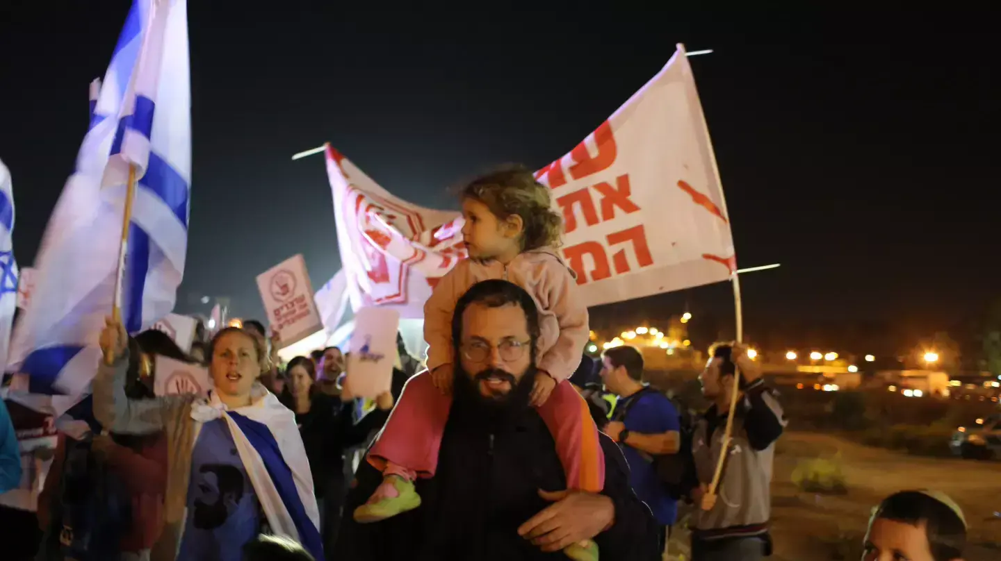 הפגנה של משפחות שכולות נגד שחרור אסירים מול כלא עופר, אוקטובר 2013 הפגנה של משפחות שכולות נגד שחרור אסירים מול כלא עופר, אוקטובר 2013