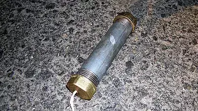 שני מטעני צינור