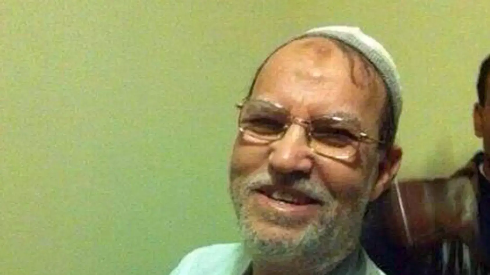 עיסאם עריאן, סגן מזכ"ל האחים המוסלמים, מחייך אחרי מעצרו. קהיר, 30 באוקטובר 2013