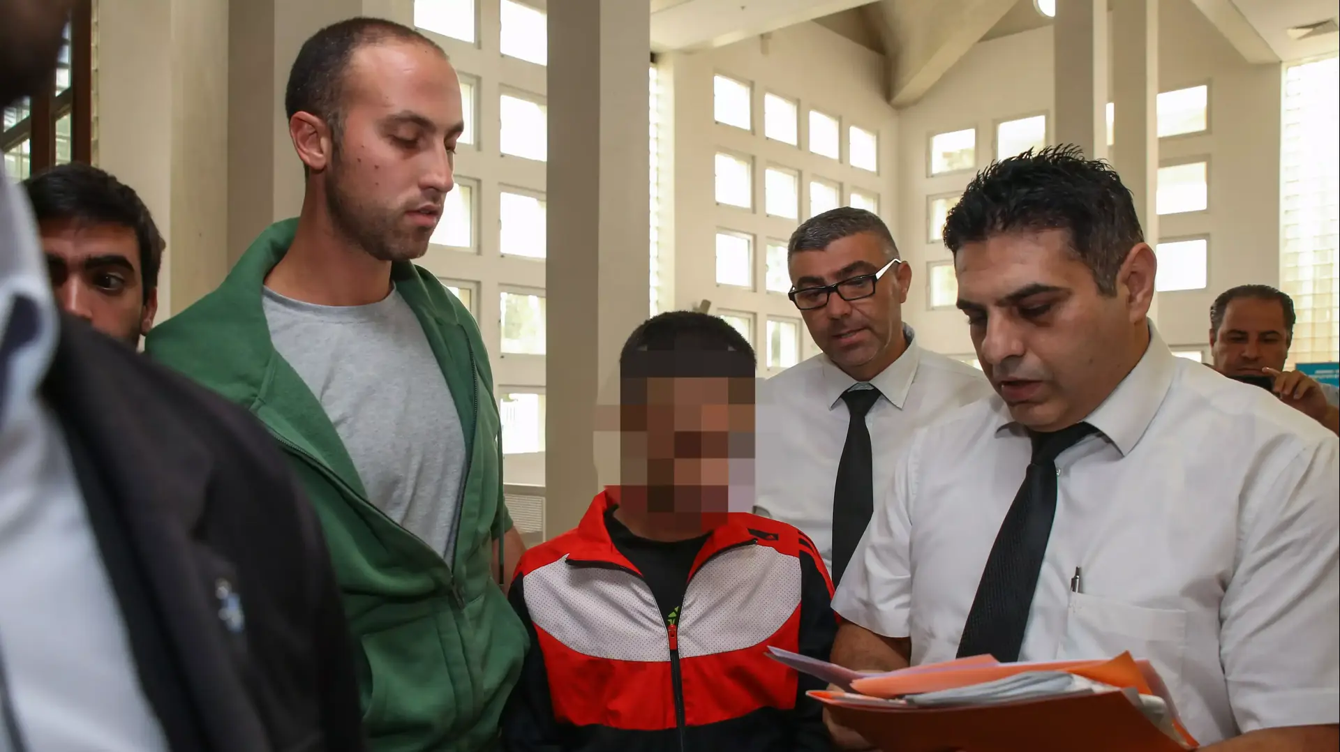 הארכת מעצר לנער בן 19 החשוד כי ביצע ירי לעבר ראש עיריית עכו שמעון לנקרי, אוקטובר 2013 הארכת מעצר לנער בן 19 החשוד כי ביצע ירי לעבר ראש עיריית עכו שמעון לנקרי, אוקטובר 2013