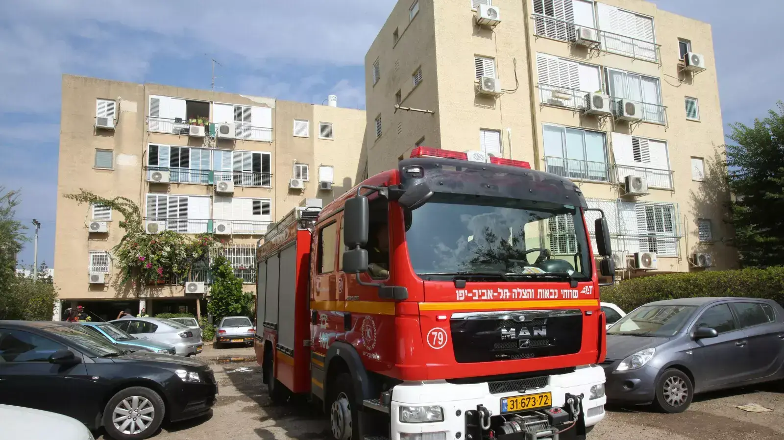 גופת גבר נמצאה בדירה בה פרצה שריפה בשכונת נאות אפקה בתל אביב גופת גבר נמצאה בדירה בה פרצה שריפה בשכונת נאות אפקה בתל אביב
