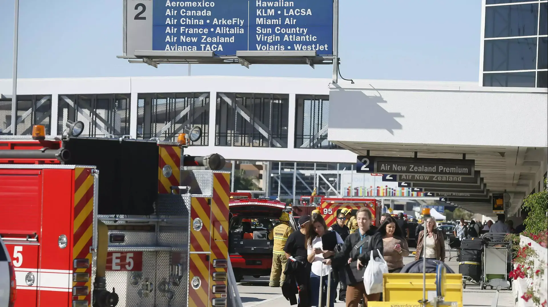 נמל התעופהLAX בלוס אנג'לס בעקבות תקרית הירי שבה נהרג עובד, נובמבר 2013 נמל התעופהLAX בלוס אנג'לס בעקבות תקרית הירי שבה נהרג עובד, נובמבר 2013