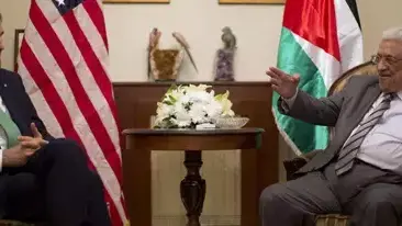 ג'ון קרי נפגש עם אבו מאזן בירדן, נובמבר 2013 ג'ון קרי נפגש עם אבו מאזן בירדן, נובמבר 2013