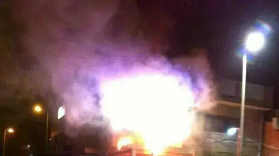 טרור בנתיבות: שלט פרסום הוצת הלילה לאחר שהוקרן בו סרטון מישיבת מועצה, נובמבר 2013 טרור בנתיבות: שלט פרסום הוצת הלילה לאחר שהוקרן בו סרטון מישיבת מועצה, נובמבר 2013
