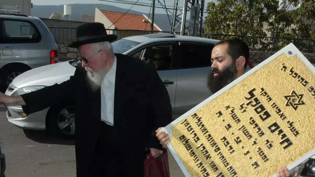 חסידי ברסלב השתלטו על בית כנסת של ניצולי שואה יוצאיי רומניה בצפת, נובמבר 2013 חסידי ברסלב השתלטו על בית כנסת של ניצולי שואה יוצאיי רומניה בצפת, נובמבר 2013