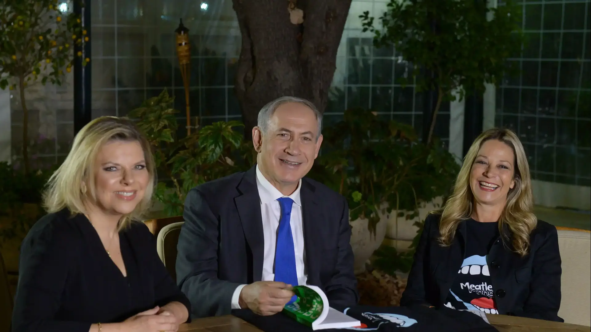 ראש הממשלה בנימין נתניהו ורעייתו הגברת שרה נתניהו מצטרפים ליוזמת ?יום ללא בשר? של מיקי חיימוביץ, נובמבר 2013 ראש הממשלה בנימין נתניהו ורעייתו הגברת שרה נתניהו מצטרפים ליוזמת ?יום ללא בשר? של מיקי חיימוביץ, נובמבר 2013