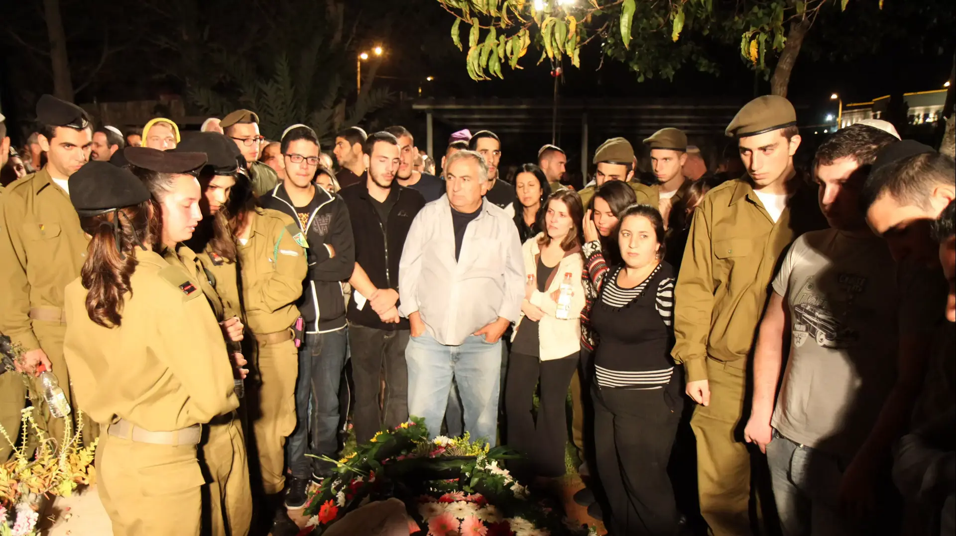 הלווייתו של החייל עדן אטיאס שנדקר למוות באוטובוס בעפולה, 13 בנובמבר 2013 הלווייתו של החייל עדן אטיאס שנדקר למוות באוטובוס בעפולה, 13 בנובמבר 2013