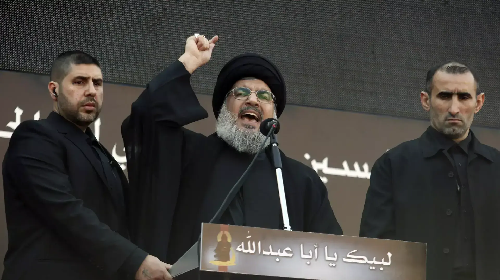 מזכל חיזבאללה חסן נסראללה נואם בפני תומכיו. ביירות, נובמבר 2013