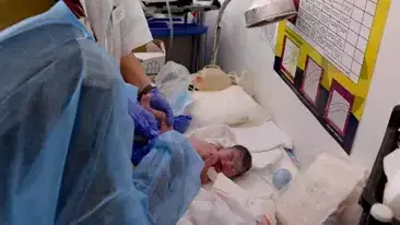 תינוק ראשון נולד בבית חולים שדה של משלחת צה"ל בפיליפינים, 15 בנובמבר 2013 תינוק ראשון נולד בבית חולים שדה של משלחת צה"ל בפיליפינים, 15 בנובמבר 2013