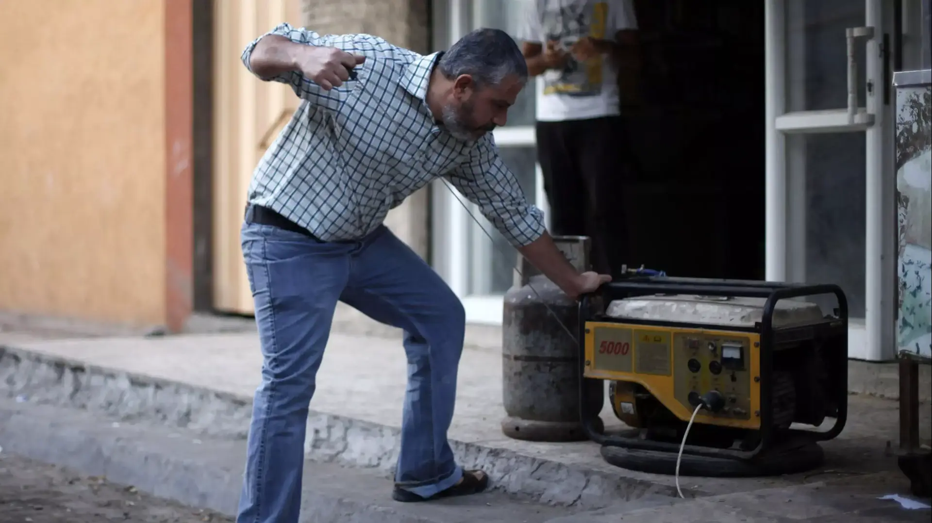 תושבי עזה מתמודדים עם הפסקות החשמל בעקבות מחסור בדלק, 16 בנובמבר 2013 תושבי עזה מתמודדים עם הפסקות החשמל בעקבות מחסור בדלק, 16 בנובמבר 2013