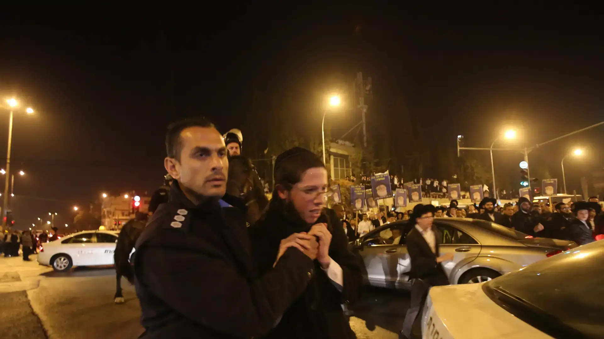 תומכי הרב יורם אברג'ל הפגינו בירושלים נגד מעצרו, נובמבר 2013 תומכי הרב יורם אברג'ל הפגינו בירושלים נגד מעצרו, נובמבר 2013