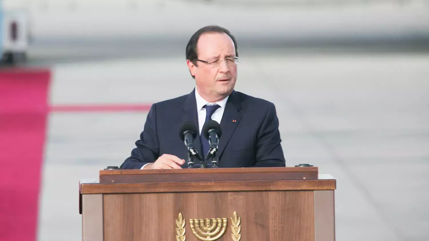 טקס קבלת פנים לנשיא צרפת פרנסואה הולנד בנתב"ג במעמד נשיא המדינה וראש הממשלה ורעייתו. נובמבר 2013 טקס קבלת פנים לנשיא צרפת פרנסואה הולנד בנתב"ג במעמד נשיא המדינה וראש הממשלה ורעייתו. נובמבר 2013