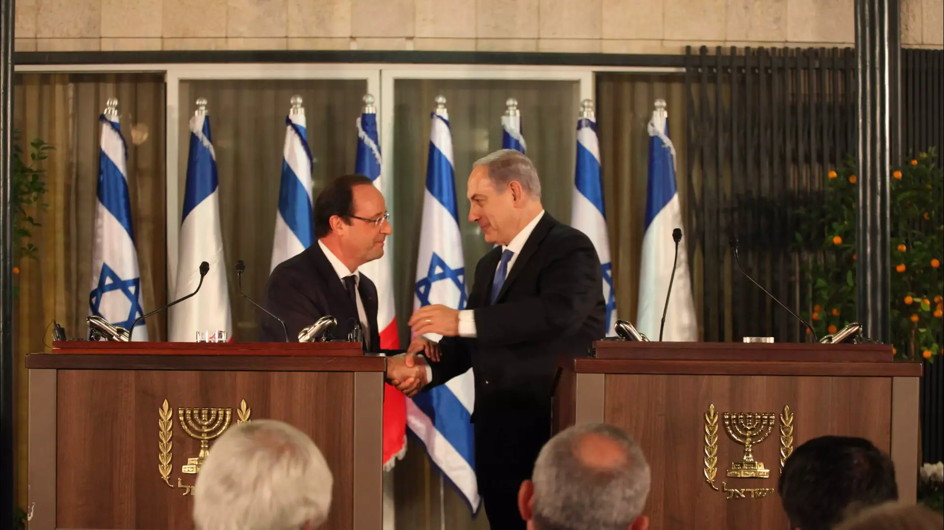 ראש הממשלה בנימין נתניהו ונשיא צרפת פרנסואה הולנד במסיבת עיתונאים בבית רוה"מ. נובמבר 2013 ראש הממשלה בנימין נתניהו ונשיא צרפת פרנסואה הולנד במסיבת עיתונאים בבית רוה"מ. נובמבר 2013