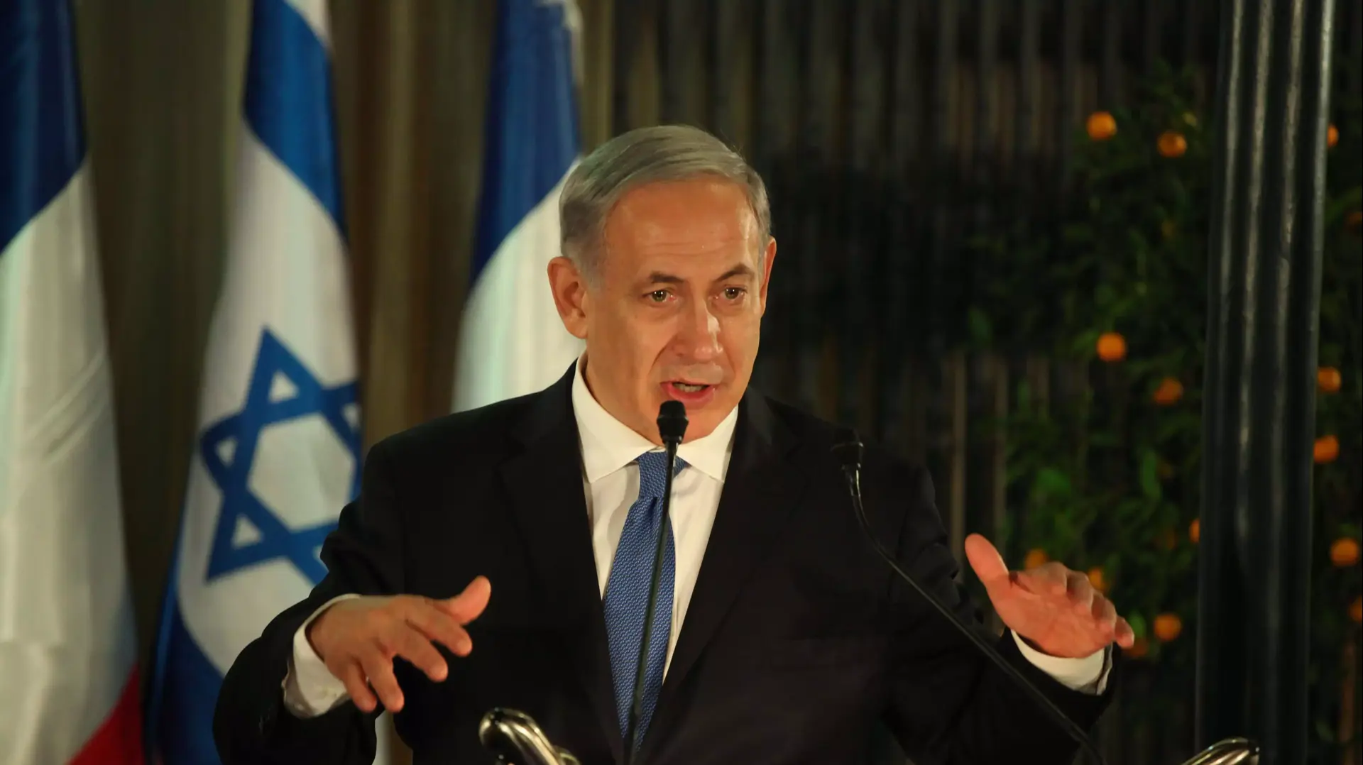 ראש הממשלה בנימין נתניהו ונשיא צרפת פרנסואה הולנד במסיבת עיתונאים בבית רוה"מ. נובמבר 2013 ראש הממשלה בנימין נתניהו ונשיא צרפת פרנסואה הולנד במסיבת עיתונאים בבית רוה"מ. נובמבר 2013