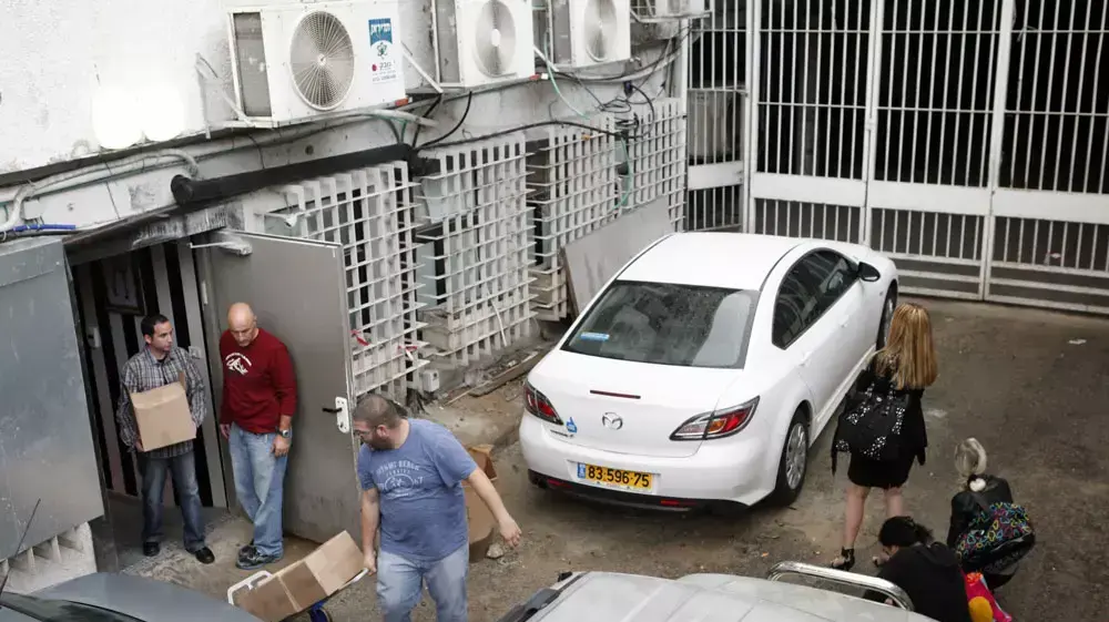 פשיטה של ימ"ר ת"א על בתי בושת בדרום העיר. נובמבר 2013 פשיטה של ימ"ר ת"א על בתי בושת בדרום העיר. נובמבר 2013