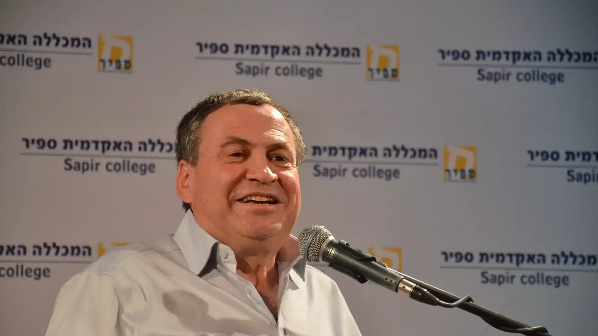 עוזי דיין בכנס ישראל- שדרות לחברה במכללת ספר. נובמבר 2013 עוזי דיין בכנס ישראל- שדרות לחברה במכללת ספר. נובמבר 2013