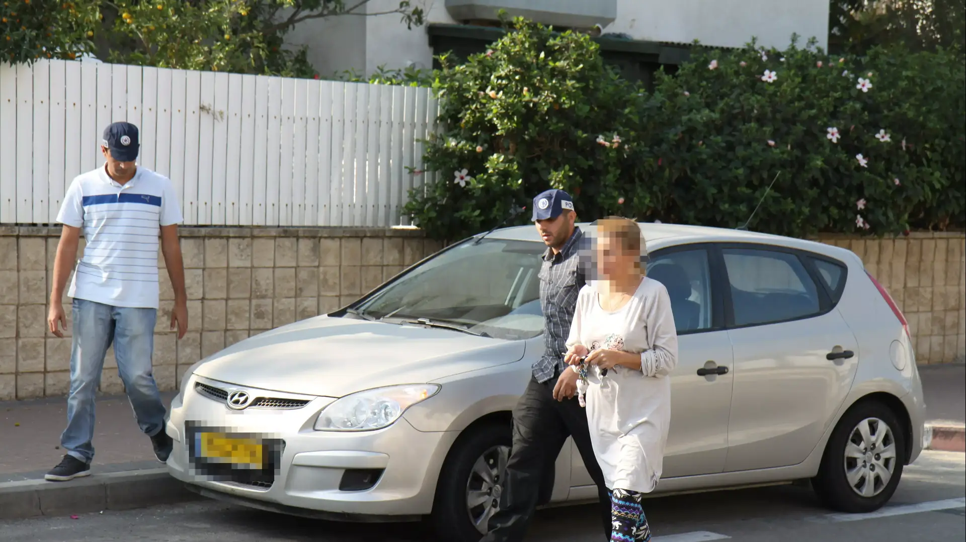 המשטרה פשטה על ביתו של אביו של הזמר המפורסם, נובמבר 2013