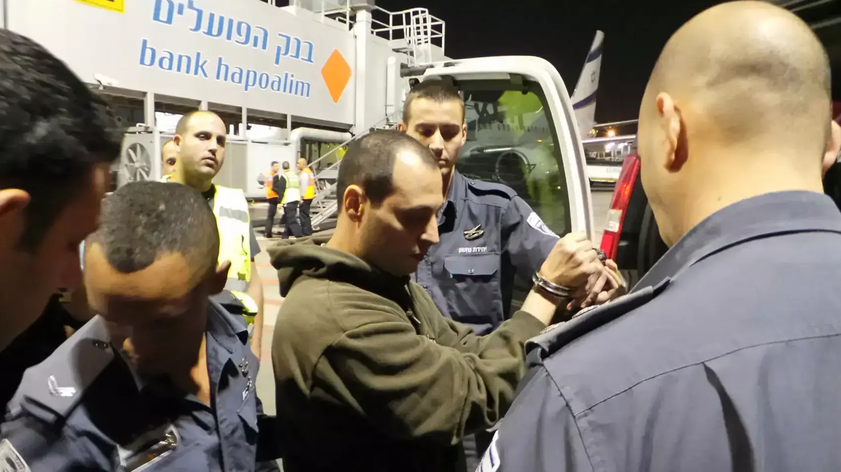 הסגרתו של משה בן איבגי הרוצח של דרק רוט. נובמבר 2013