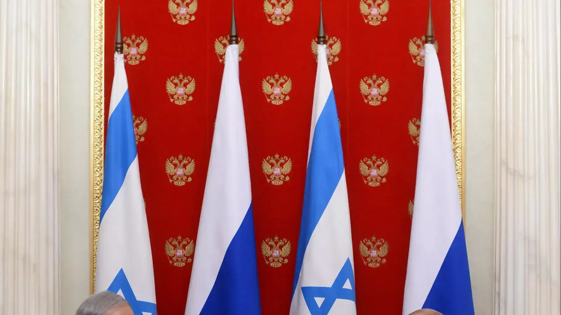 נשיא רוסיה ולדימיר פוטין וראש הממשלה בנימין נתניהו במסיבת עיתונאים במוסקבה, 20 בנובמבר 2013