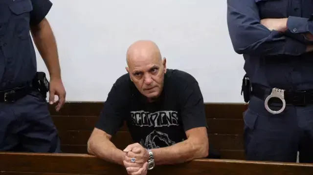 אביו של אייל גולן בהארכת מעצר, בית משפט השלום תל אביב. נובמבר 2013