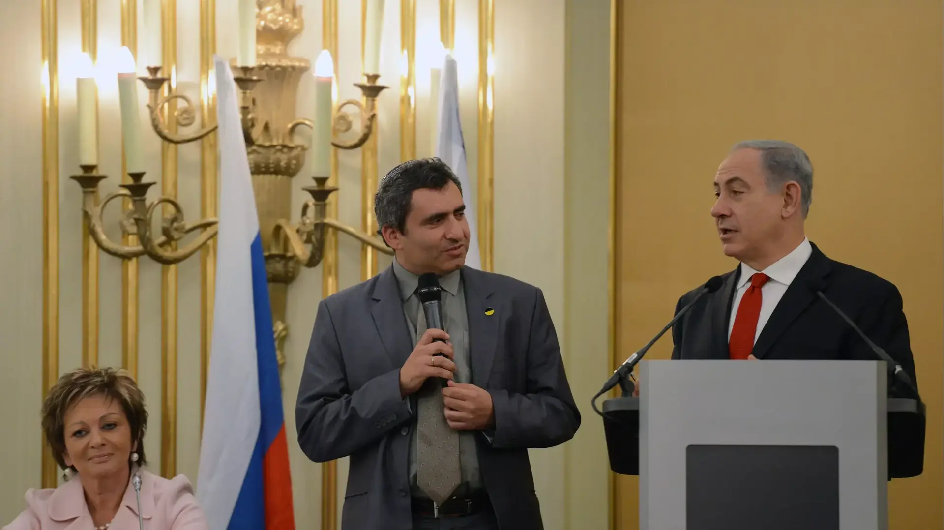 ראש הממשלה בנימין נתניהו, הנשיא שמעון פרס וח"כ זאב אלקין בארוע עם הקהילות היהודיות במוסקבה, רוסיה. נובמבר 2013 ראש הממשלה בנימין נתניהו, הנשיא שמעון פרס וח"כ זאב אלקין בארוע עם הקהילות היהודיות במוסקבה, רוסיה. נובמבר 2013