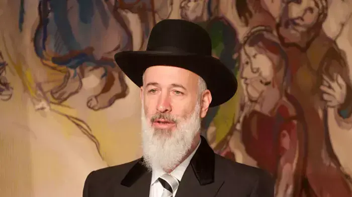 הרב האשכנזי הראשי בישראל יונה יחיאל מצגר בטקס לכל איש יש שם ביום הזיכרון לשואה ולגבורה, מאי 2011 הרב האשכנזי הראשי בישראל יונה יחיאל מצגר בטקס לכל איש יש שם ביום הזיכרון לשואה ולגבורה, מאי 2011