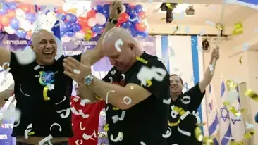 חגיגות במטה מפלגת העבודה בבית סוקולוב בתל אביב עם היוודע תוצאות הבחירות לראשות המפלגה, 22 בנובמבר 2013 חגיגות במטה מפלגת העבודה בבית סוקולוב בתל אביב עם היוודע תוצאות הבחירות לראשות המפלגה, 22 בנובמבר 2013