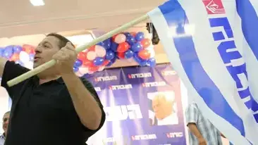 חגיגות במטה מפלגת העבודה בבית סוקולוב בתל אביב עם היוודע תוצאות הבחירות לראשות המפלגה, 22 בנובמבר 2013 חגיגות במטה מפלגת העבודה בבית סוקולוב בתל אביב עם היוודע תוצאות הבחירות לראשות המפלגה, 22 בנובמבר 2013