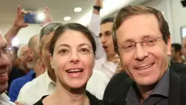 נושא: יו"ר מפלגת העבודה הנבחר יצחק (בוז'י) הרצוג במטה מפלגת העבודה בבית סוקולוב בתל אביב, 22 בנובמבר 2013 נושא: יו"ר מפלגת העבודה הנבחר יצחק (בוז'י) הרצוג במטה מפלגת העבודה בבית סוקולוב בתל אביב, 22 בנובמבר 2013