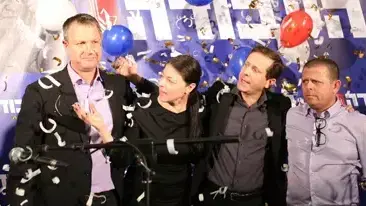 יו"ר מפלגת העבודה הנבחר יצחק (בוז'י) הרצוג עם הח"כים איתן כבל, מרב מיכאלי ואראל מרגלית במטה מפלגת העבודה בבית סוקולוב בתל אביב, 22 בנובמבר 2013 יו"ר מפלגת העבודה הנבחר יצחק (בוז'י) הרצוג עם הח"כים איתן כבל, מרב מיכאלי ואראל מרגלית במטה מפלגת העבודה בבית סוקולוב בתל אביב, 22 בנובמבר 2013