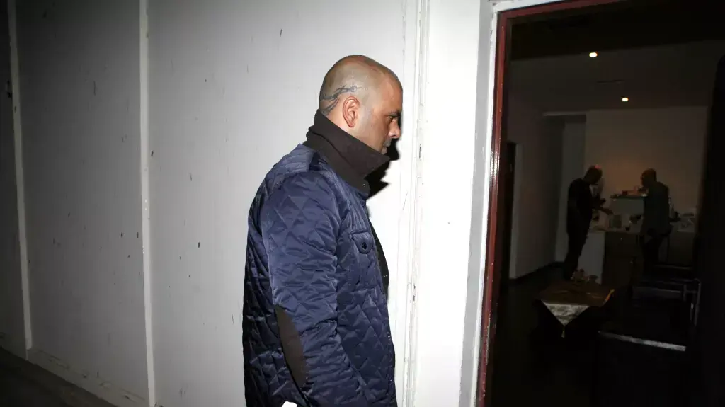 איל גולן מגיע לבית פנורמה לאחר ששוחרר ממצעצר בית, נובמבר 2013