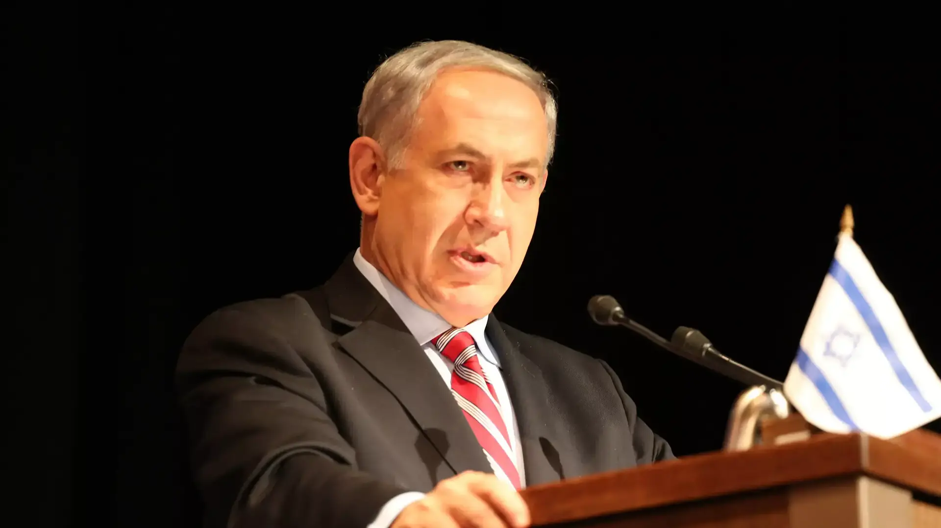 רוה"מ נתניהו בטקס הענקת פרס א.מ.ת להצטיינות על הישגים אקדמיים , נובמבר 2013 רוה"מ נתניהו בטקס הענקת פרס א.מ.ת להצטיינות על הישגים אקדמיים , נובמבר 2013