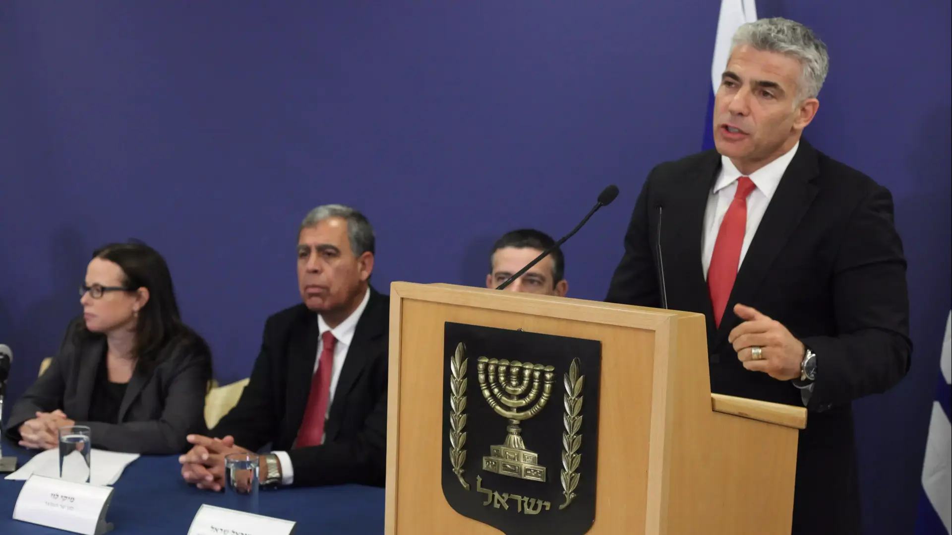 יאיר לפיד במסיבת עיתונאים במשרד האוצר. נובמבר 2013 יאיר לפיד במסיבת עיתונאים במשרד האוצר. נובמבר 2013