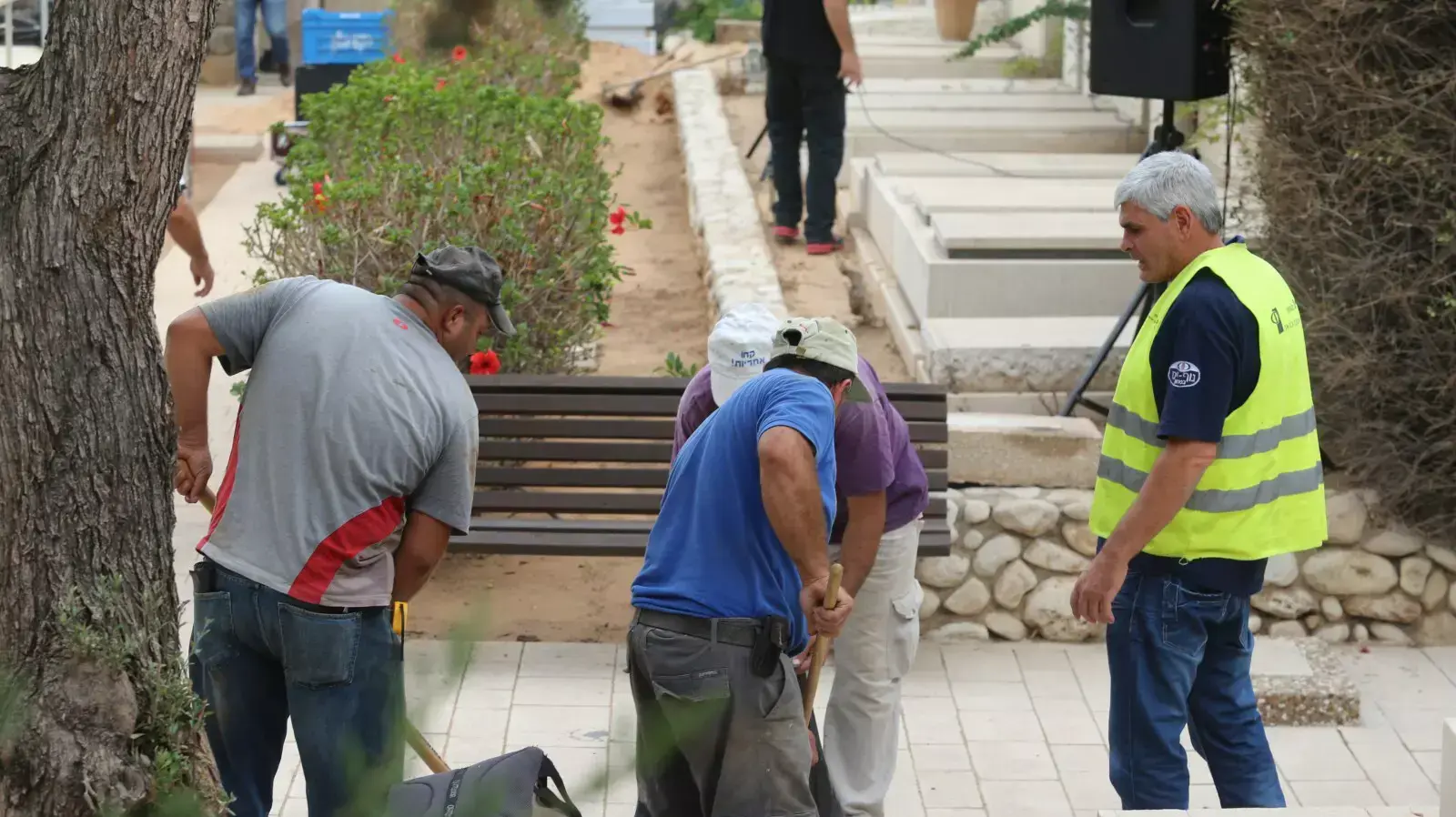 בית הקברות טרומפלדור לפני הלוויתו של אריק איינשטיין, נובמבר 2013 בית הקברות טרומפלדור לפני הלוויתו של אריק איינשטיין, נובמבר 2013