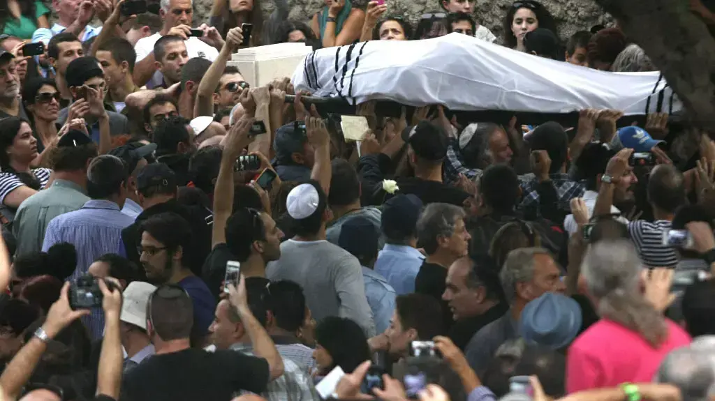 אריק איינשטיין מובא לקבורה. נובמבר 2013 אריק איינשטיין מובא לקבורה. נובמבר 2013