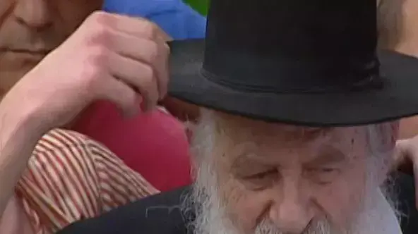 בווידאו: אורי זוהר ספד לאיינשטיין בהלוויה - "חיית בעולם של טוב" בווידאו: אורי זוהר ספד לאיינשטיין בהלוויה - "חיית בעולם של טוב"