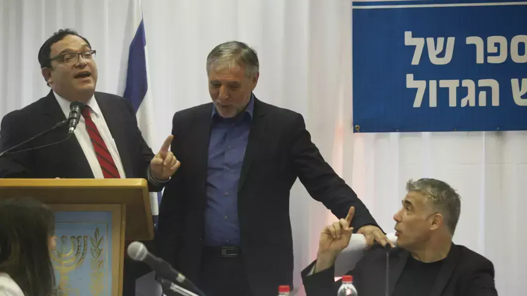מסיבת עיתונאים על קיצור החופש הגדול בהשתתפות שר החינוך שי פירון, שר האוצר יאיר לפיד ושר הרווחה מאיר כהן.נובמבר 2013 מסיבת עיתונאים על קיצור החופש הגדול בהשתתפות שר החינוך שי פירון, שר האוצר יאיר לפיד ושר הרווחה מאיר כהן.נובמבר 2013