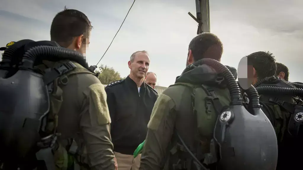 ביקור מפקד חיל הים האמריקאי בשייטת 13 ביקור מפקד חיל הים האמריקאי בשייטת 13