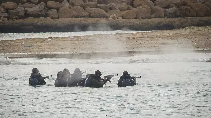 ביקור מפקד חיל הים האמריקאי בשייטת 13