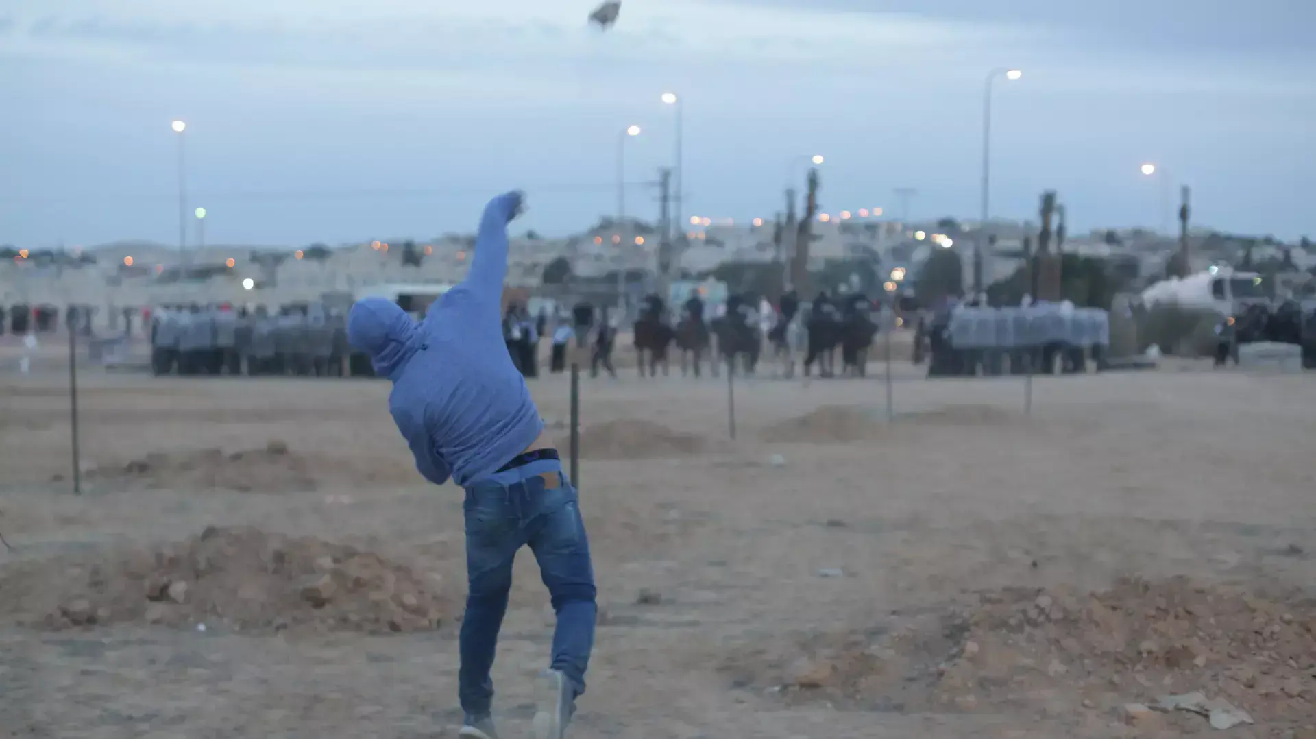 מפגינים נגד תכנית פראוור בצומת חורה בנגב מפגינים נגד תכנית פראוור בצומת חורה בנגב